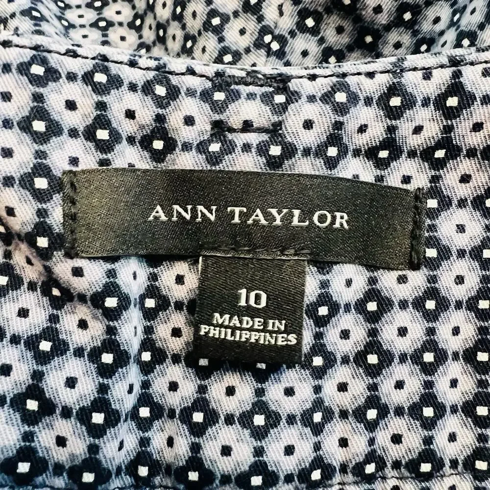 Ann Taylor Women's Capri Pants Size 10 Purple Navy Blue Printed Cotton Blend - Picture 4 of 4